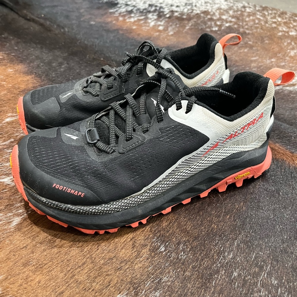 Altra women’s trail shoe size 7